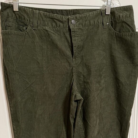 L.L.Bean Favorite Fit Women's Corduroy Pants SZ 18 Olive Green EUC Fall Outdoors - Picture 9 of 9